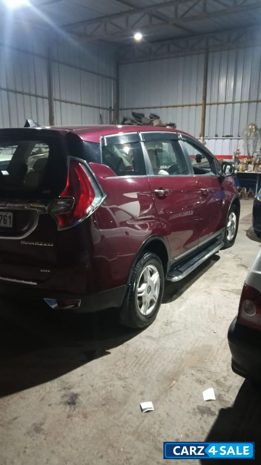 Mahindra Marazzo M6