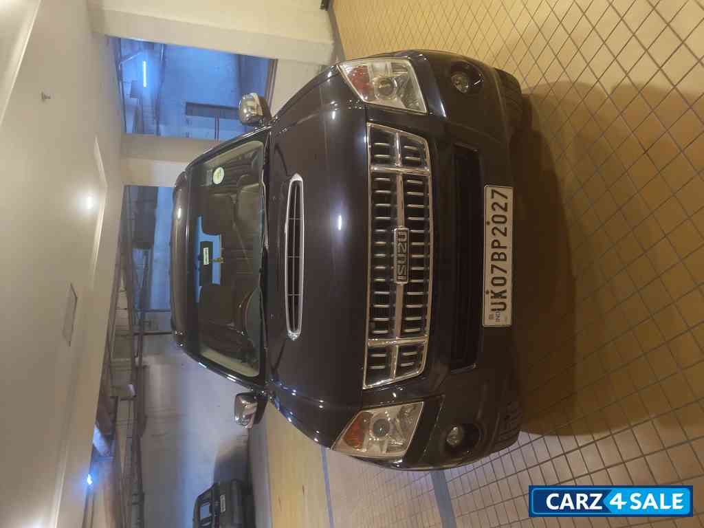 Black Isuzu MU7 Manual CKD-BS4