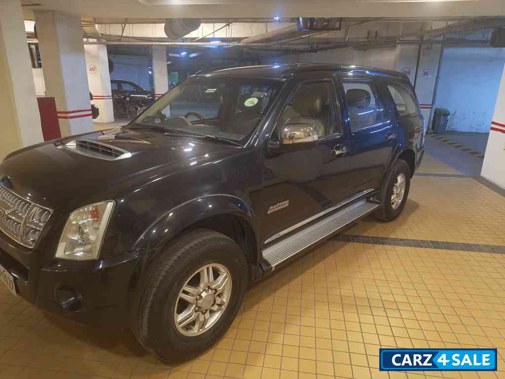 Black Isuzu MU7 Manual CKD-BS4 Black Isuzu MU7 Manual CKD-BS4