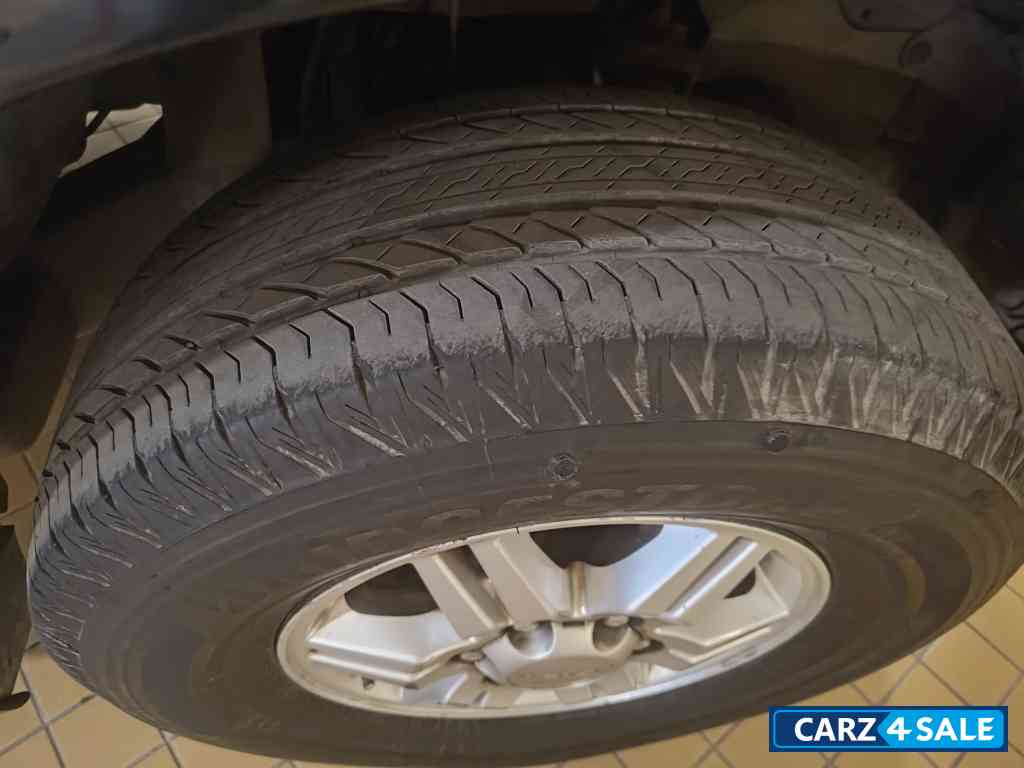 Black Isuzu MU7 Manual CKD-BS4 Black Isuzu MU7 Manual CKD-BS4