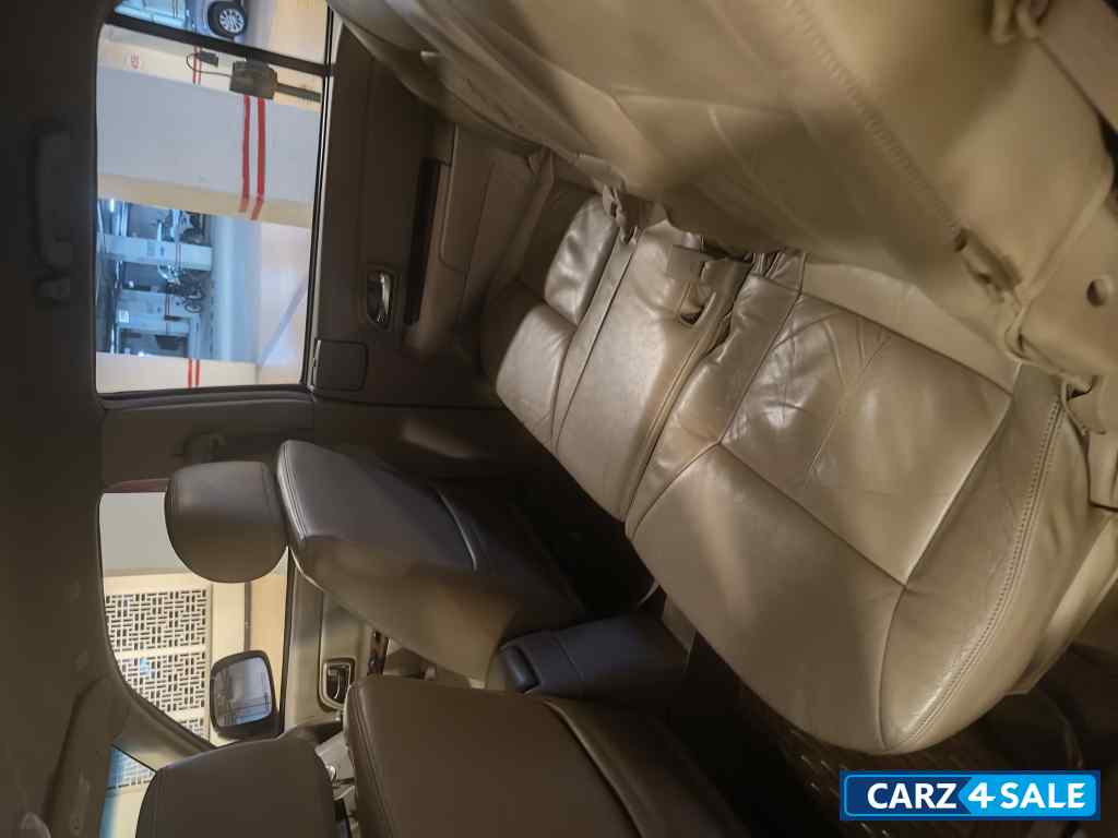 Black Isuzu MU7 Manual CKD-BS4 Black Isuzu MU7 Manual CKD-BS4