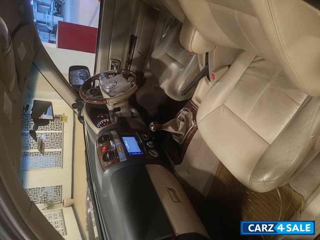 Black Isuzu MU7 Manual CKD-BS4 Black Isuzu MU7 Manual CKD-BS4