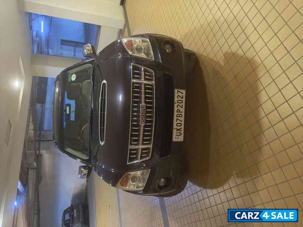 Black Isuzu MU7 Manual CKD-BS4 Black Isuzu MU7 Manual CKD-BS4
