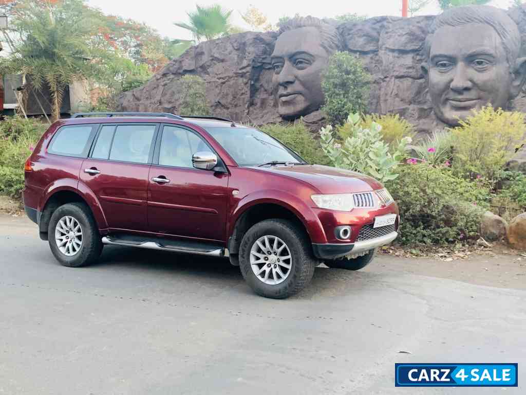Metallic Red Mitsubishi Pajero Sport 4x4 MT