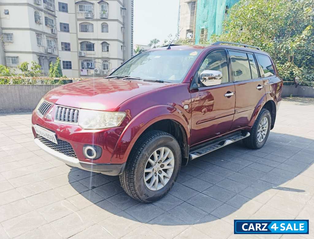 Metallic Red Mitsubishi Pajero Sport 4x4 MT Metallic Red Mitsubishi Pajero Sport 4x4 MT