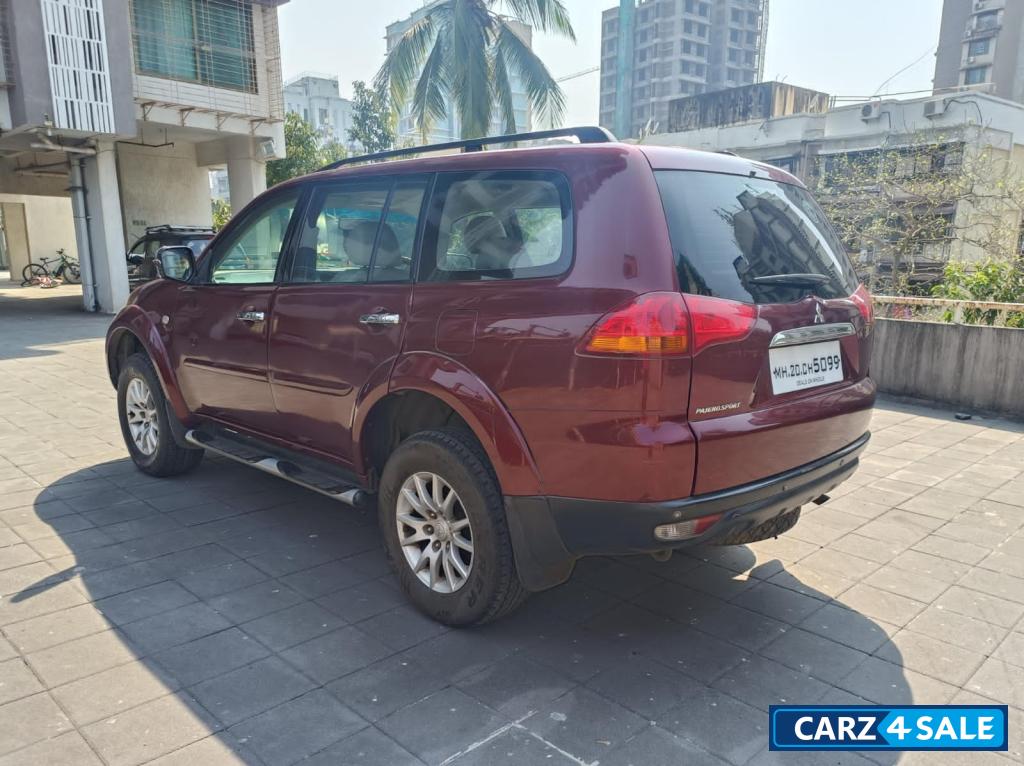 Metallic Red Mitsubishi Pajero Sport 4x4 MT Metallic Red Mitsubishi Pajero Sport 4x4 MT