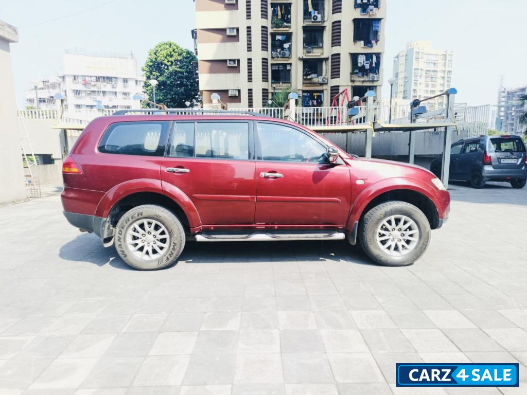 Metallic Red Mitsubishi Pajero Sport 4x4 MT Metallic Red Mitsubishi Pajero Sport 4x4 MT
