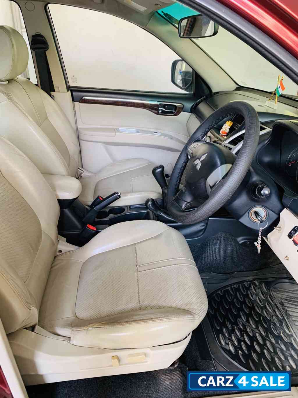 Metallic Red Mitsubishi Pajero Sport 4x4 MT Metallic Red Mitsubishi Pajero Sport 4x4 MT