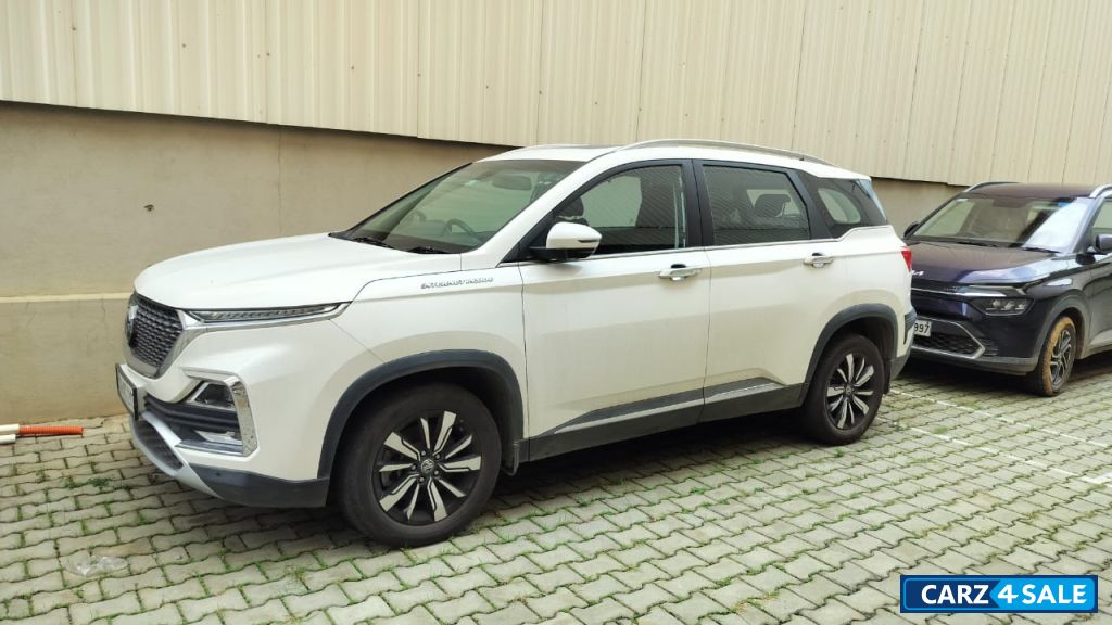 White MG Hector Sharp hybrid White MG Hector Sharp hybrid