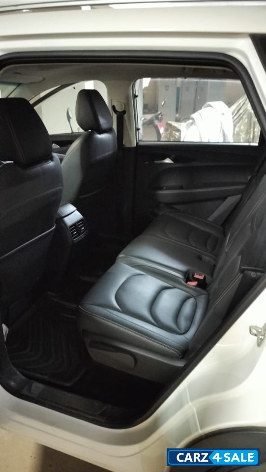 White MG Hector Sharp hybrid White MG Hector Sharp hybrid