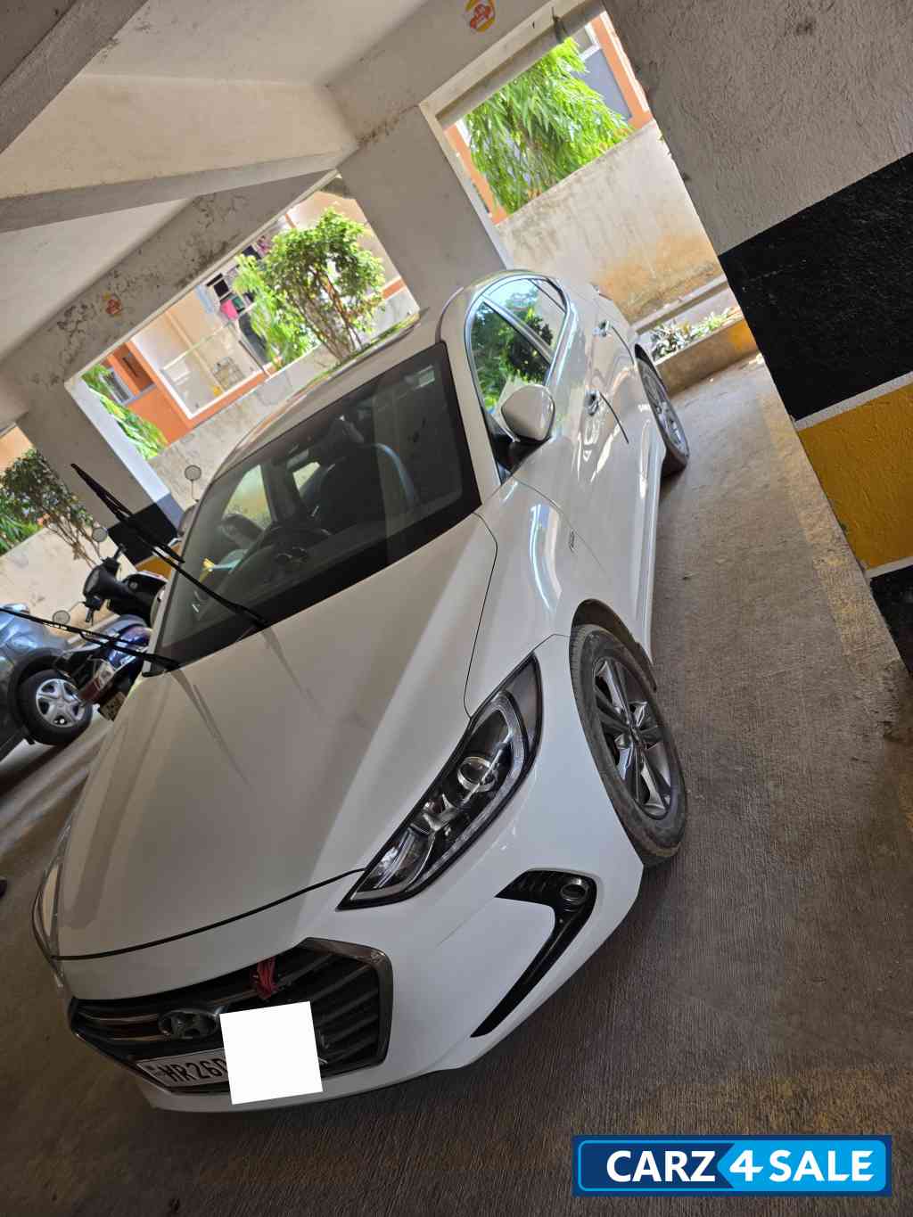 White Hyundai Elantra 2.0 Petrol SX (O) AT