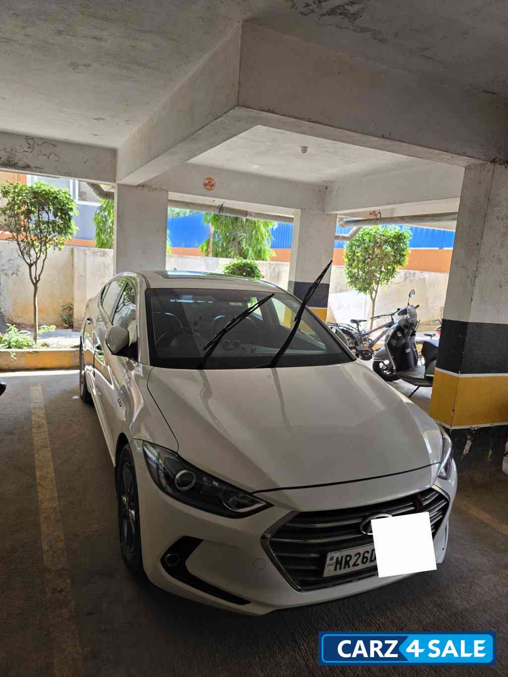 White Hyundai Elantra 2.0 Petrol SX (O) AT White Hyundai Elantra 2.0 Petrol SX (O) AT