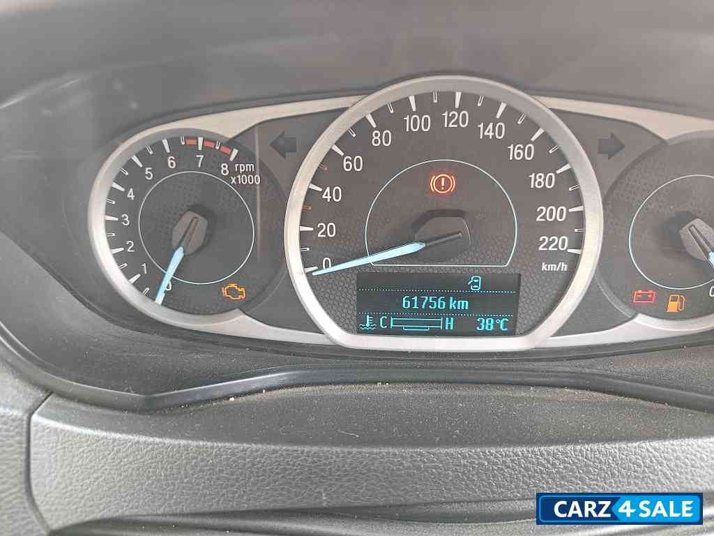 Diamond White Ford Aspire Titanium mt