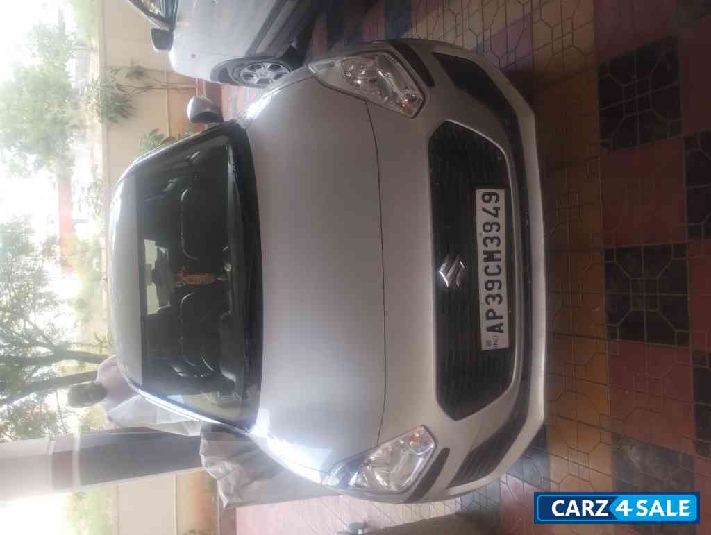 Silky Silver Maruti Suzuki Swift VDI AMT
