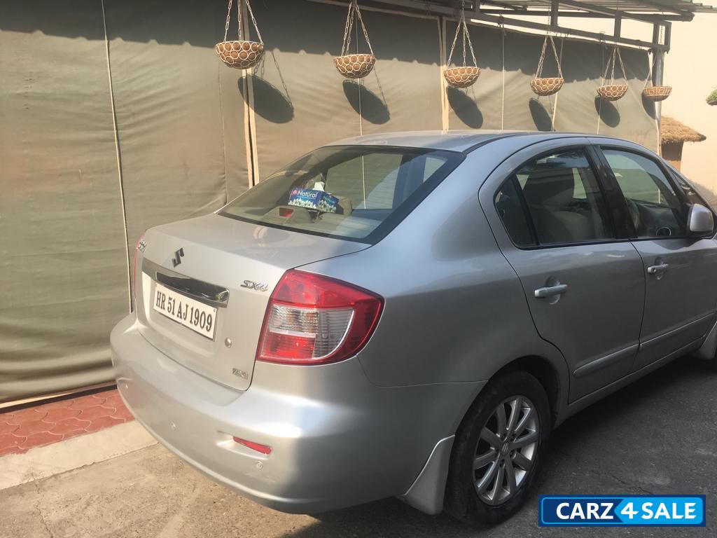 Silver Maruti Suzuki  SX4 ZXi