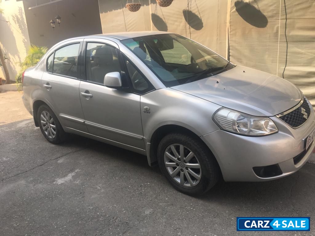 Silver Maruti Suzuki  SX4 ZXi