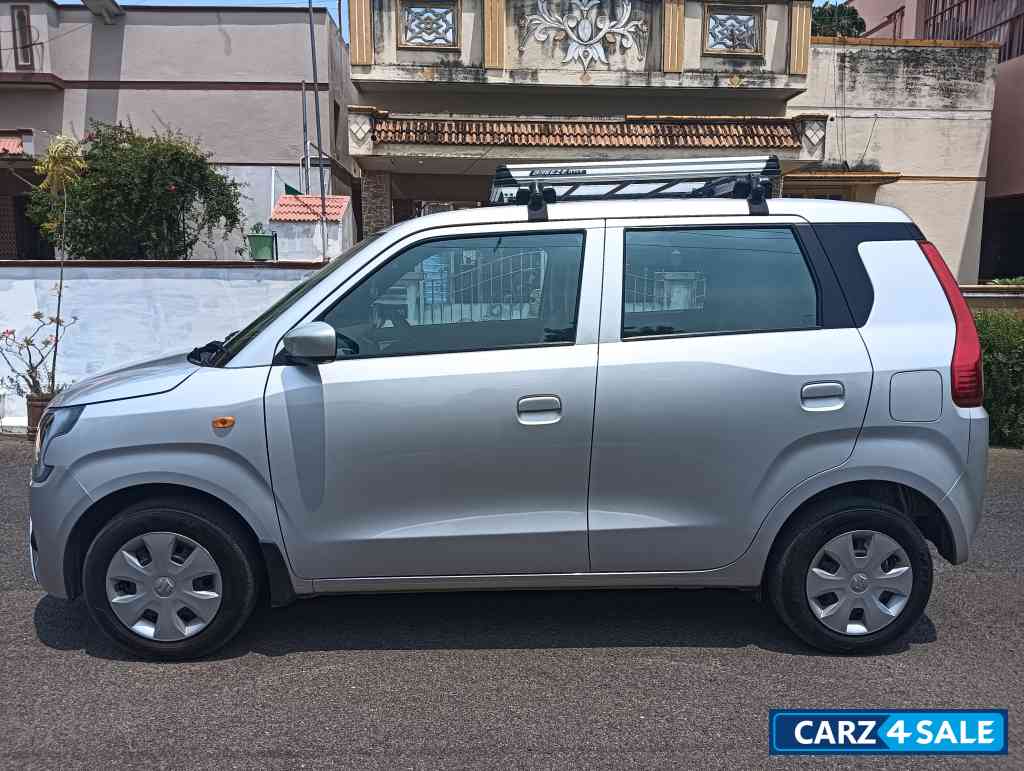 Silver Maruti Suzuki Wagon R VXI CNG Silver Maruti Suzuki Wagon R VXI CNG