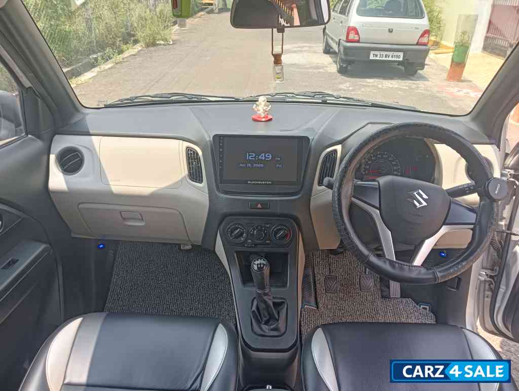 Silver Maruti Suzuki Wagon R VXI CNG Silver Maruti Suzuki Wagon R VXI CNG