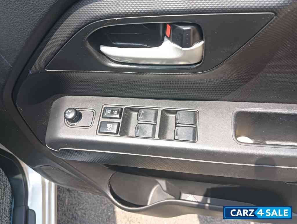 Silver Maruti Suzuki Wagon R VXI CNG Silver Maruti Suzuki Wagon R VXI CNG