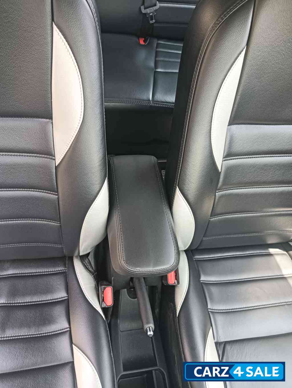 Silver Maruti Suzuki Wagon R VXI CNG Silver Maruti Suzuki Wagon R VXI CNG