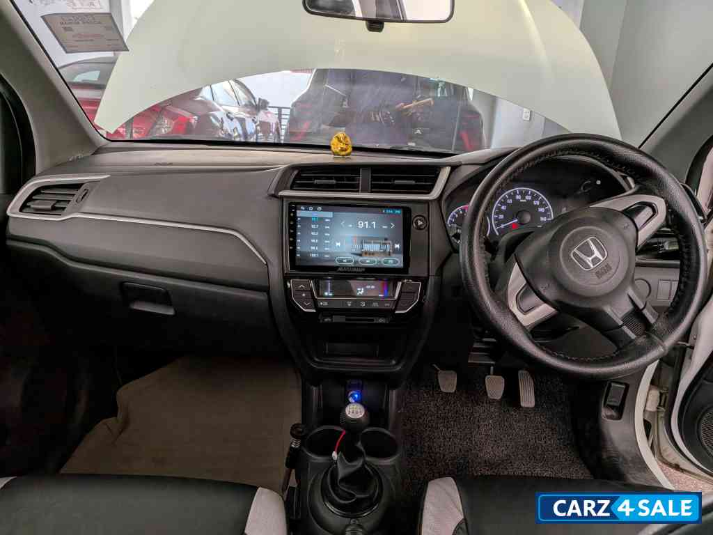 Perl White Honda BR-V Petrol Perl White Honda BR-V Petrol