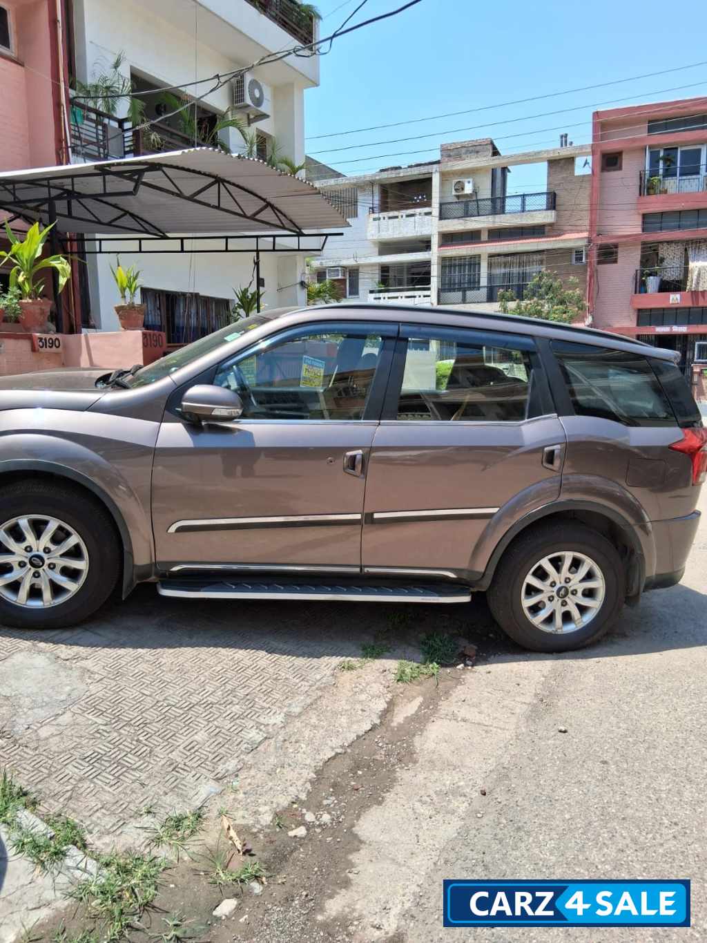 Mahindra XUV 500 W11 AT