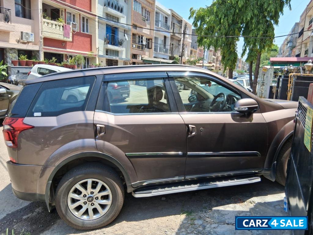 Mahindra XUV 500 W11 AT