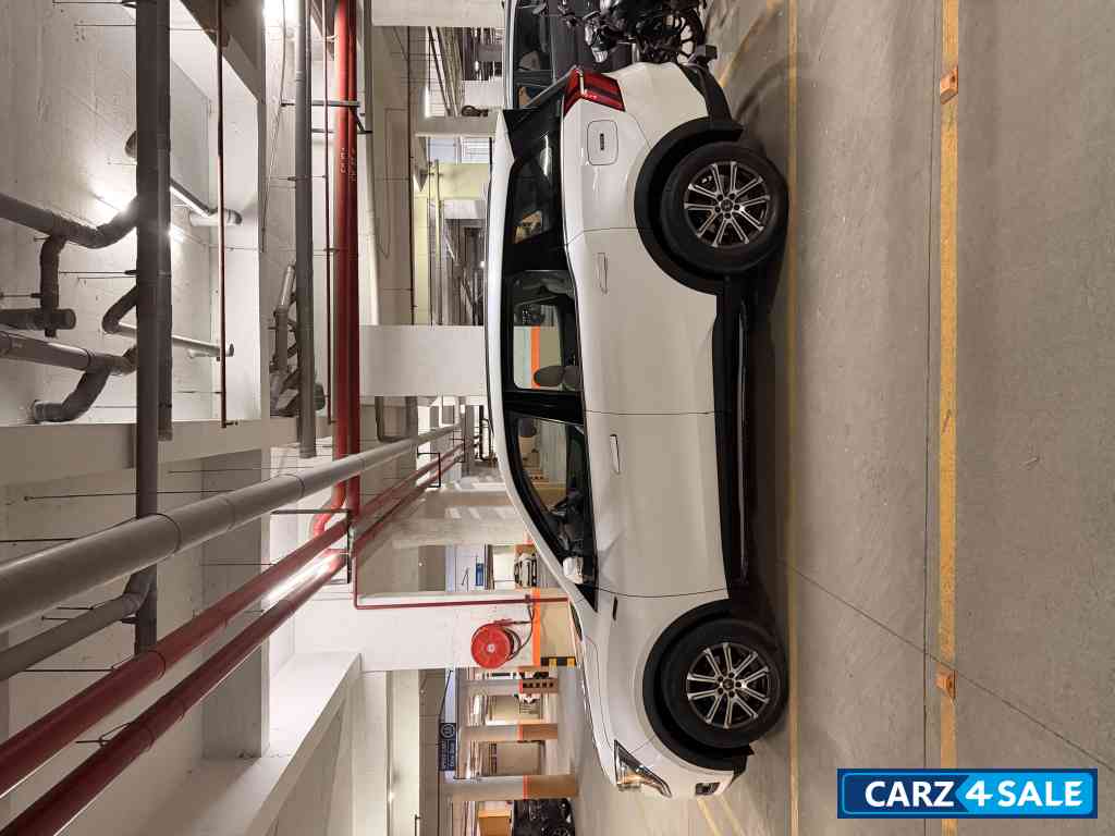 Mahindra XUV700 AX7 L Petrol