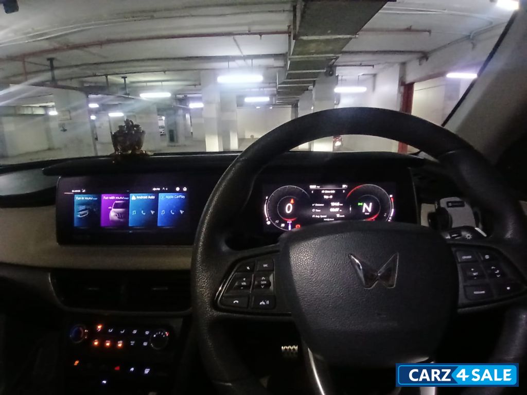 Mahindra XUV700 7 str petrol