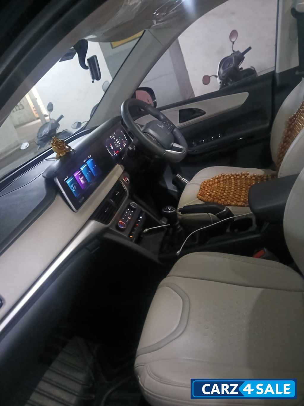 Mahindra XUV700 7 str petrol