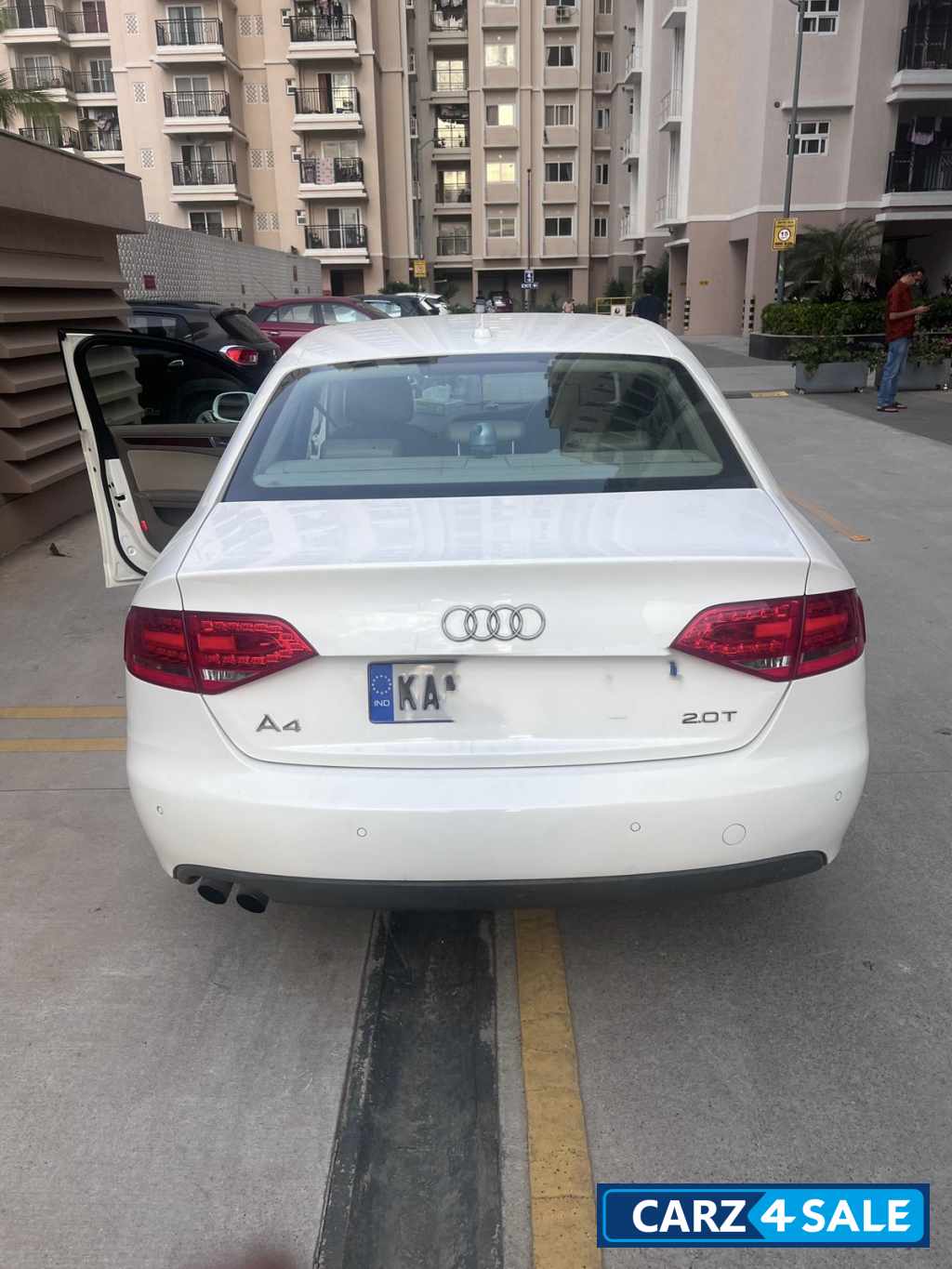 White Audi A4 2.0 TFSI White Audi A4 2.0 TFSI