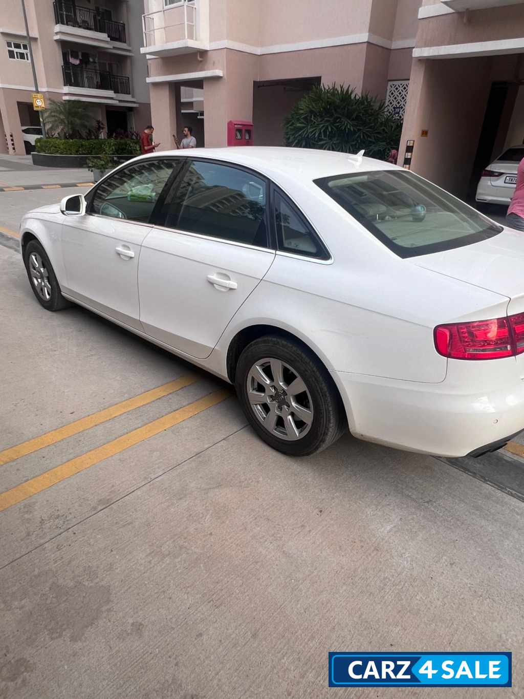 White Audi A4 2.0 TFSI White Audi A4 2.0 TFSI