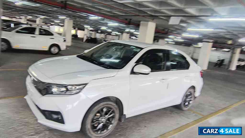 Pearl White Honda Amaze Vx-mt ace edition Pearl White Honda Amaze Vx-mt ace edition