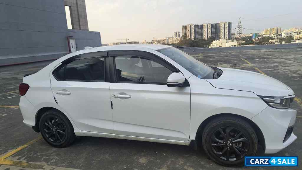 Pearl White Honda Amaze Vx-mt ace edition Pearl White Honda Amaze Vx-mt ace edition