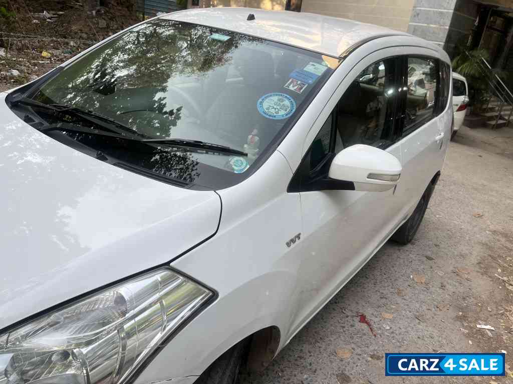 White Maruti Suzuki Ertiga Vxi petrol White Maruti Suzuki Ertiga Vxi petrol