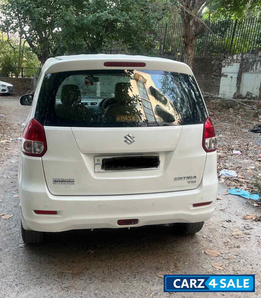 White Maruti Suzuki Ertiga Vxi petrol White Maruti Suzuki Ertiga Vxi petrol