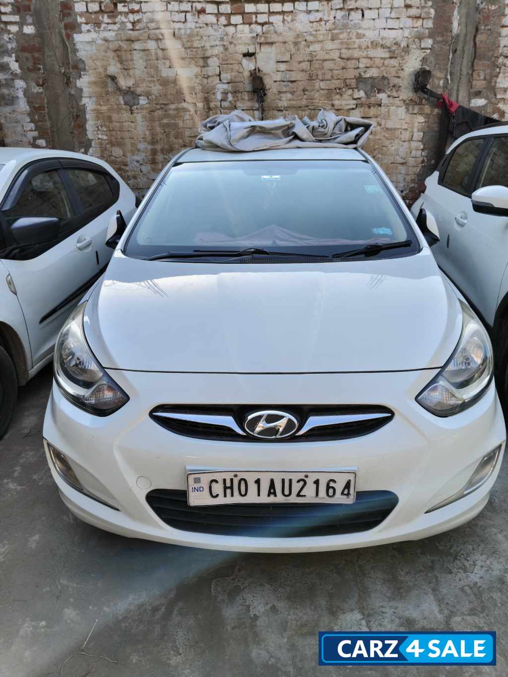 C White Hyundai Verna Sx crdi