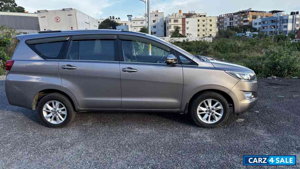 Avantha Gold Toyota Innova G MT Avantha Gold Toyota Innova G MT