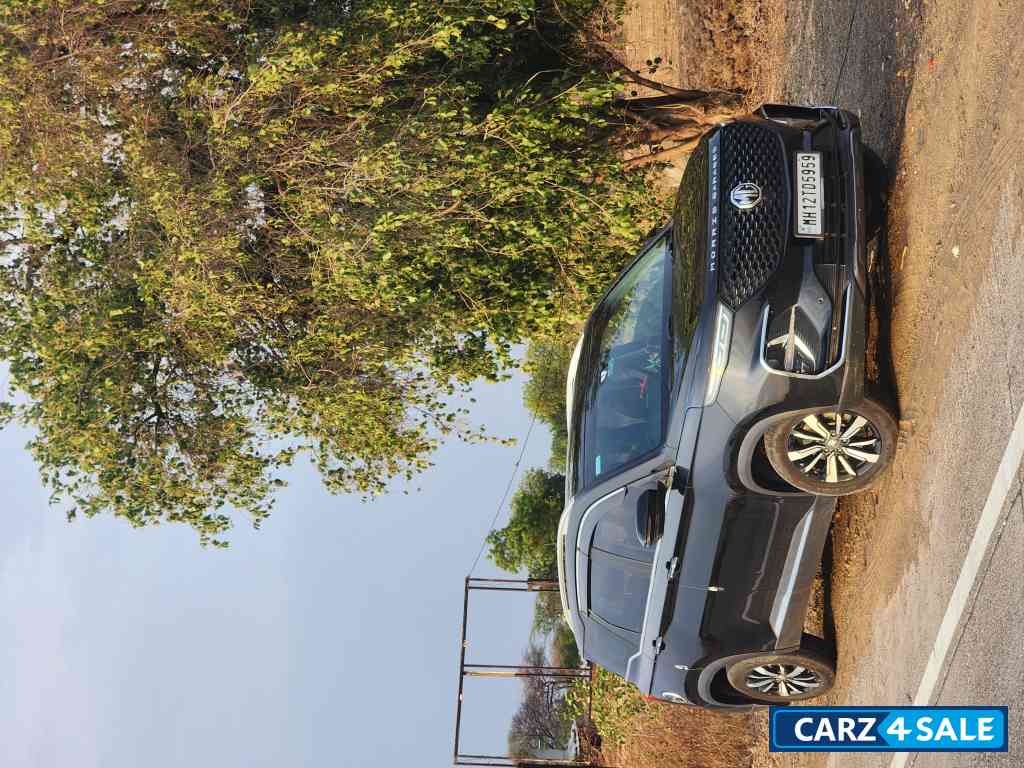 MG Hector Plus DE 2.0 MT sharp BSVI