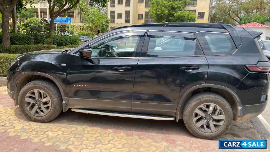 Tata Safari S pure plus black edition