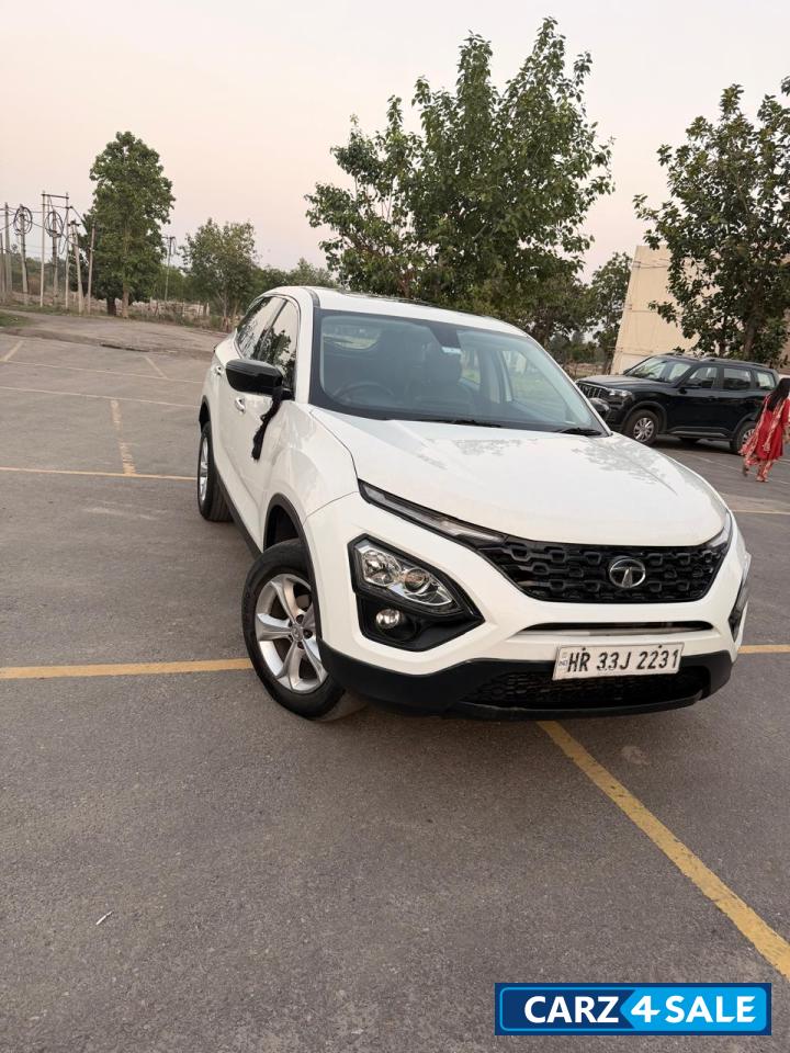 White Tata Harrier Xt plus