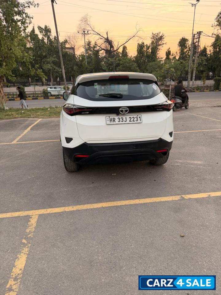 White Tata Harrier Xt plus White Tata Harrier Xt plus