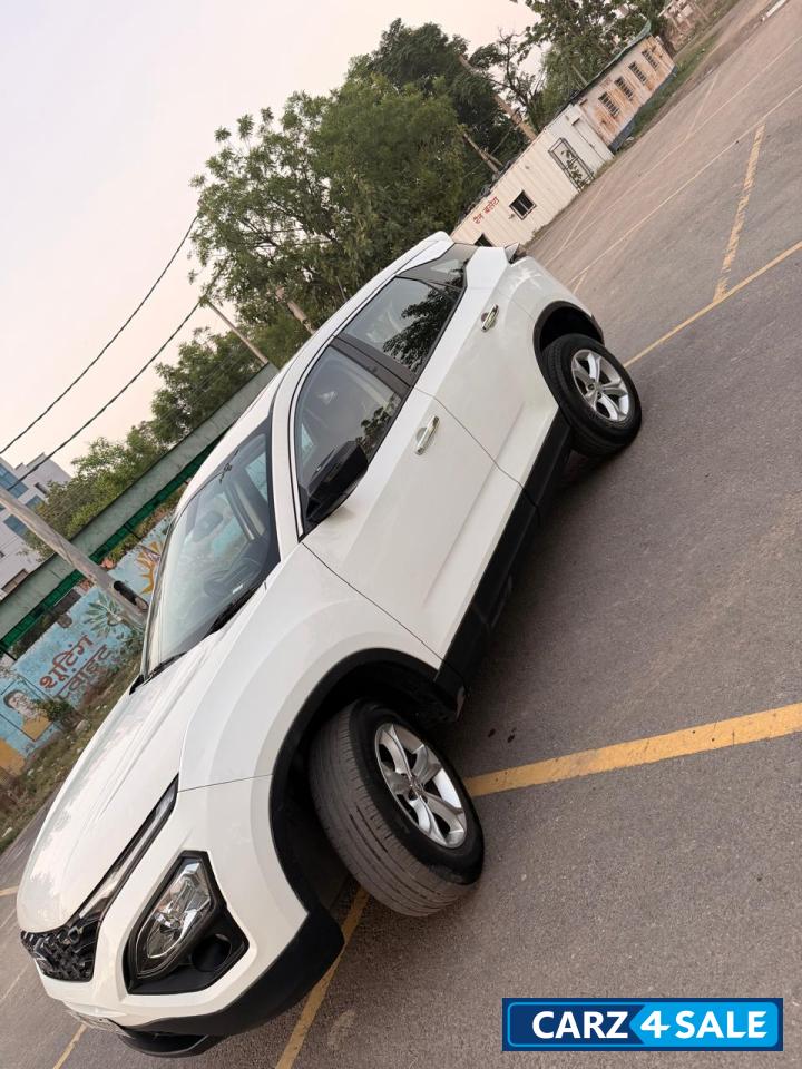White Tata Harrier Xt plus White Tata Harrier Xt plus