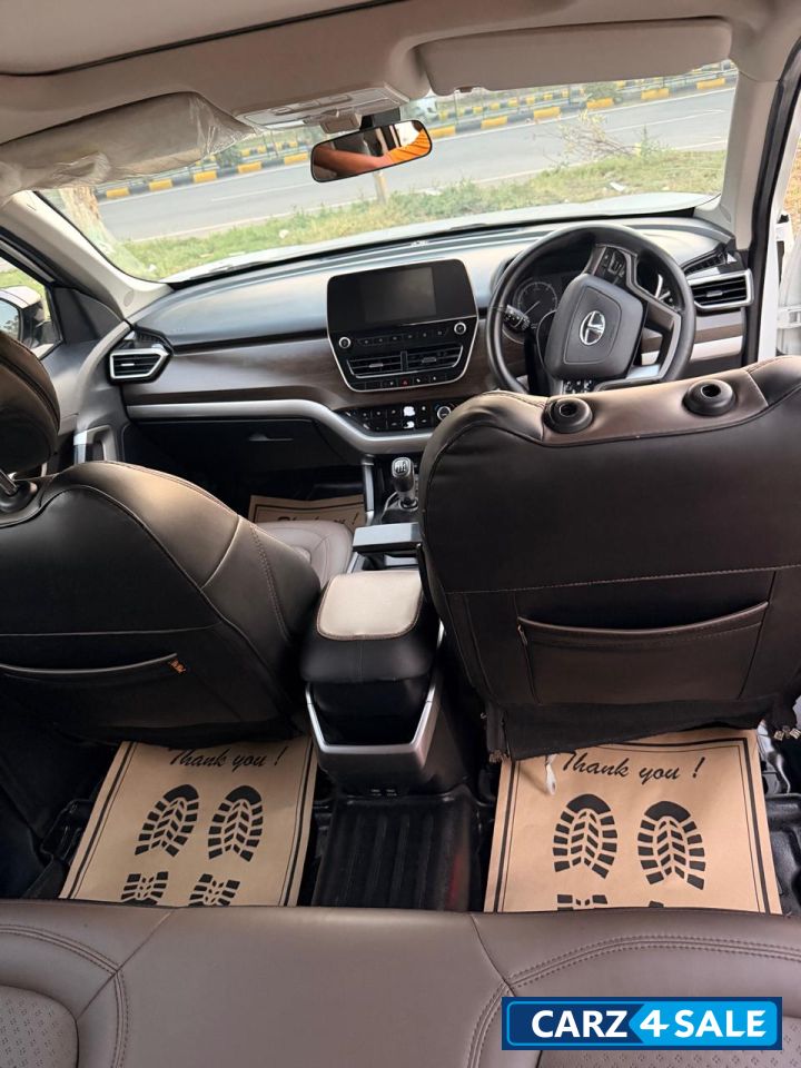 White Tata Harrier Xt plus White Tata Harrier Xt plus