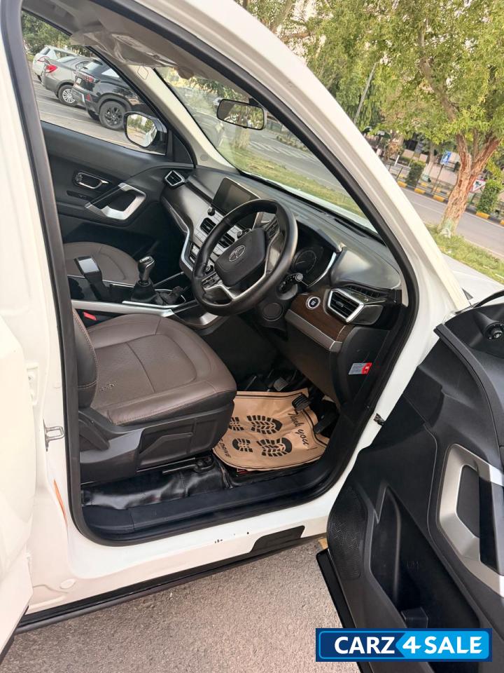 White Tata Harrier Xt plus White Tata Harrier Xt plus