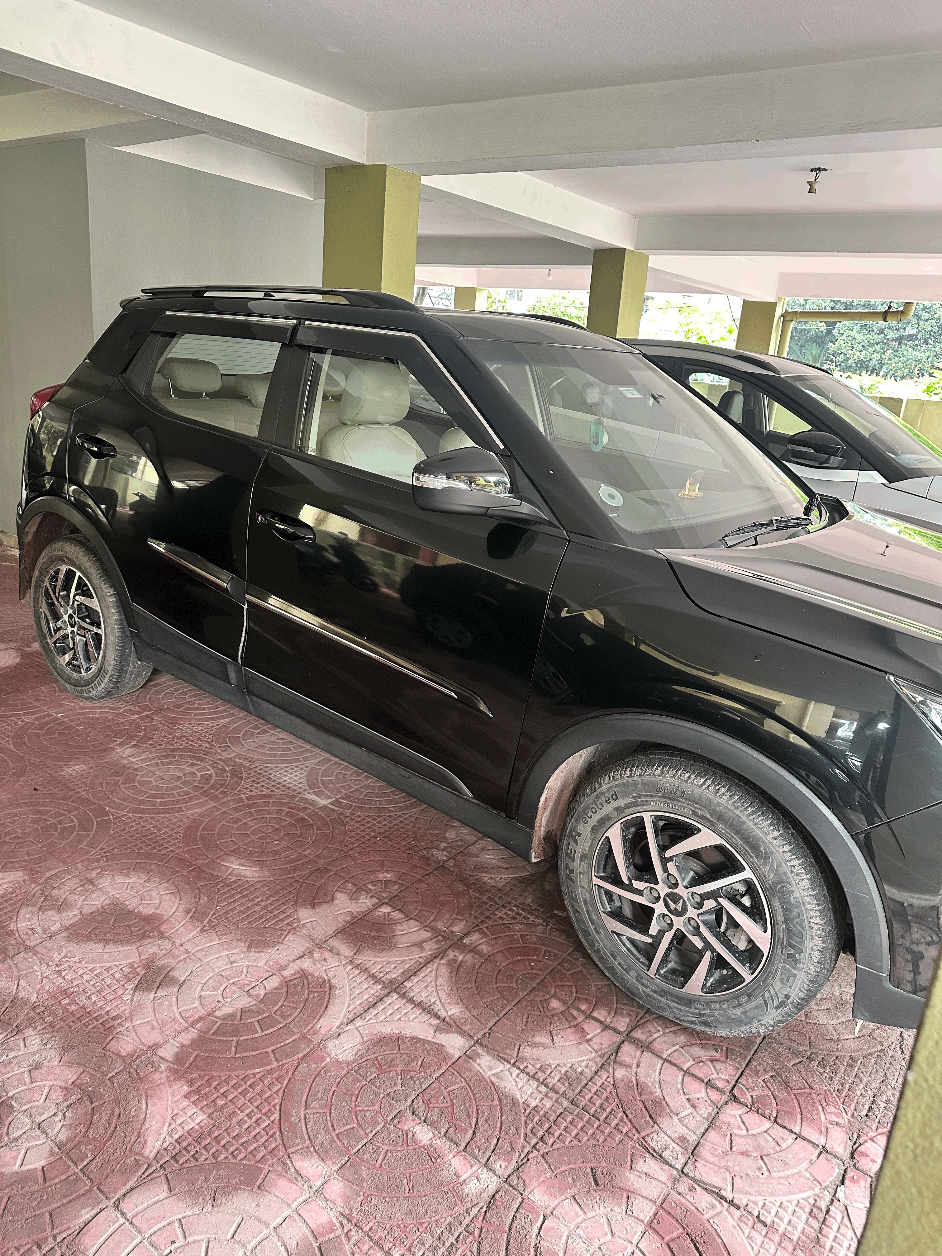 Mahindra XUV300 W8 (Optional) Mahindra XUV300 W8 (Optional)