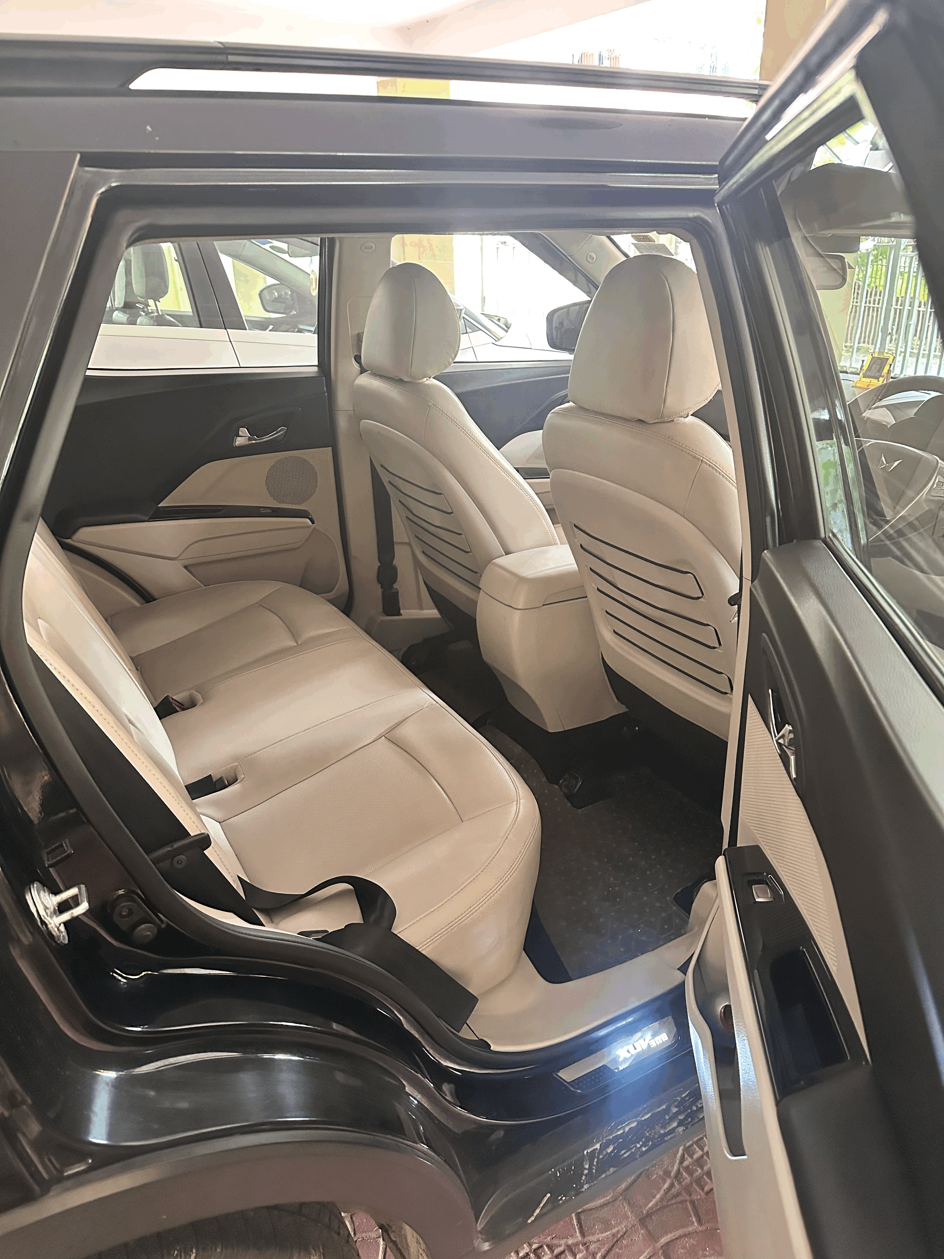Mahindra XUV300 W8 (Optional) Mahindra XUV300 W8 (Optional)