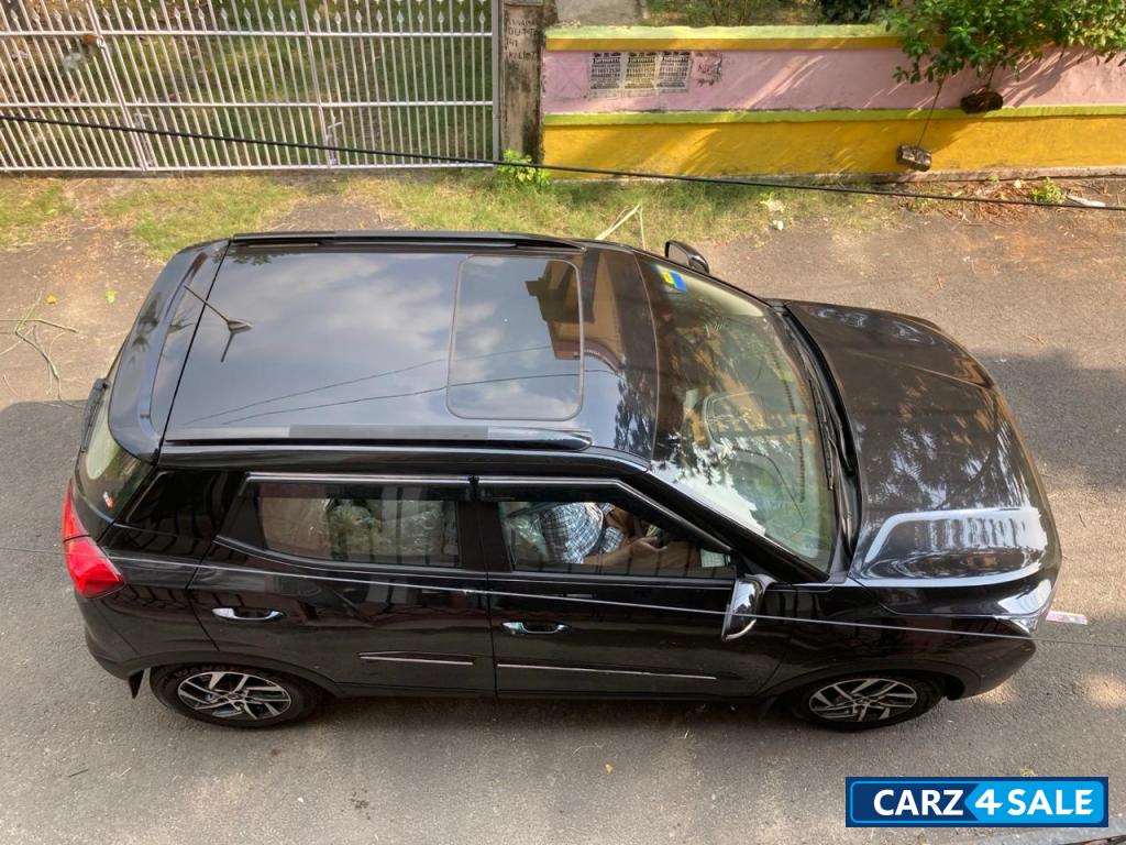 Mahindra XUV300 W8 (Optional) Mahindra XUV300 W8 (Optional)
