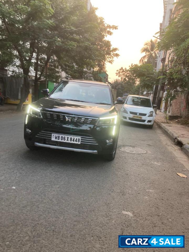 Mahindra XUV300 W8 (Optional) Mahindra XUV300 W8 (Optional)