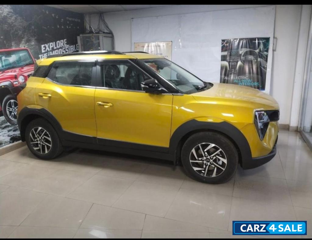 Mahindra XUV 3XO AX5L